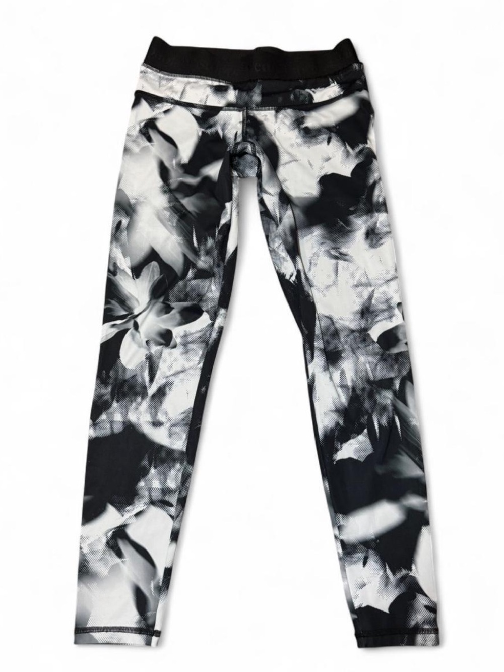 low rise Black + white abstract floral leggings 🖤 y2k